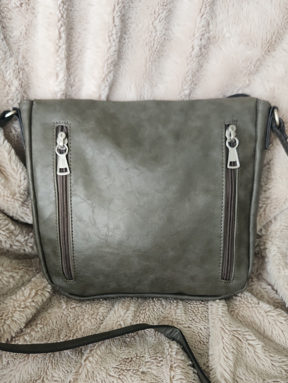 Browning Sierra Crossbody Concealed Carry Purse w/ Keys Adjustable Strap - Picture 4 of 8